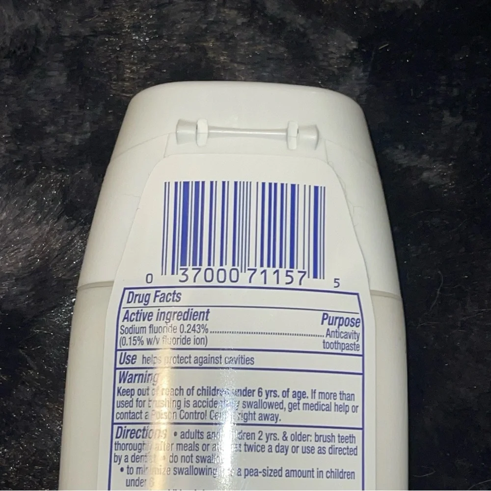 Crest toothpaste - Picture 4 of 7